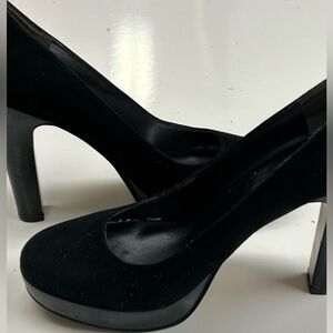 Nine West These sexy black heels are by Nine West!